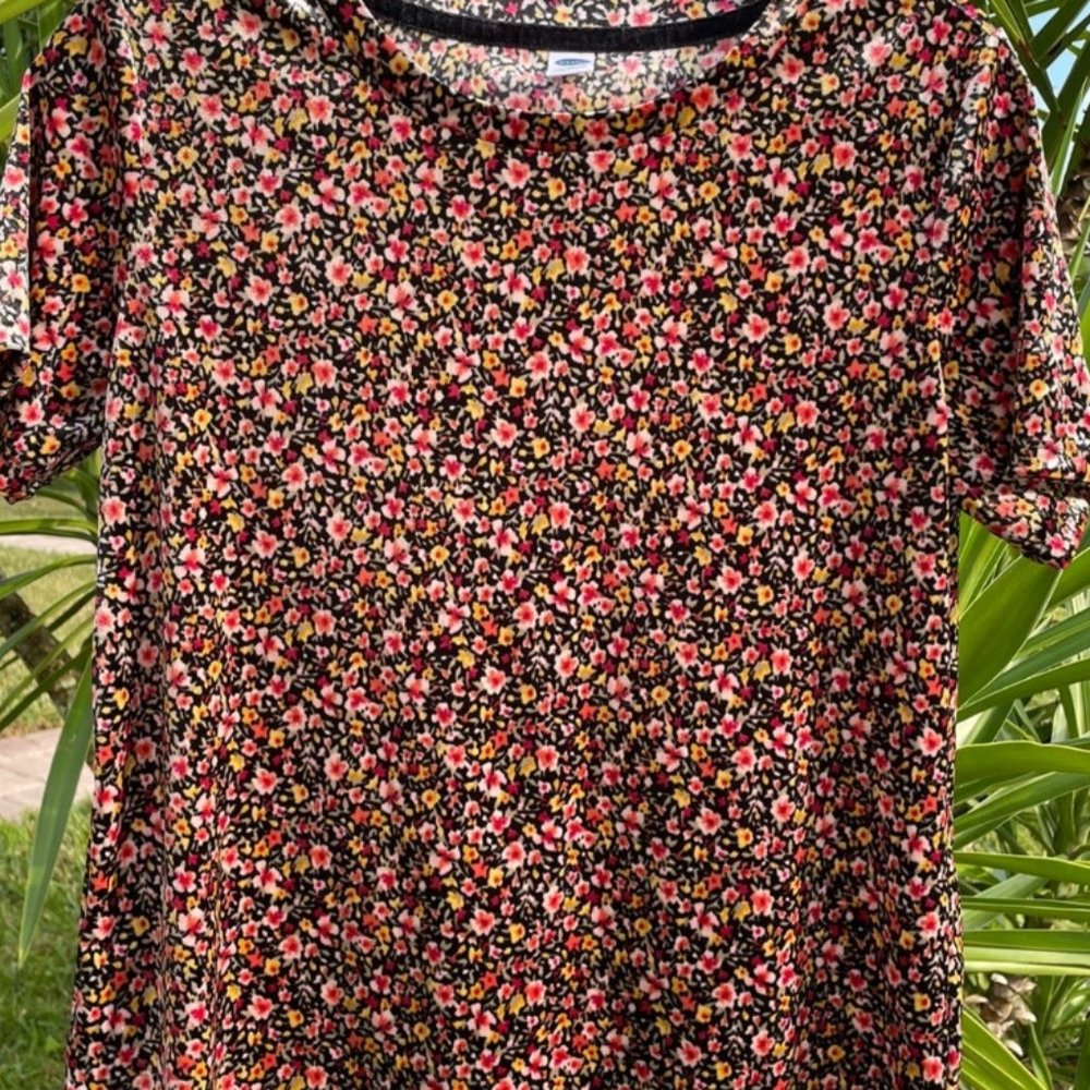 EUC Old Navy Women's Floral Patterned Short Sleeve Velvet Shirt - Size XS